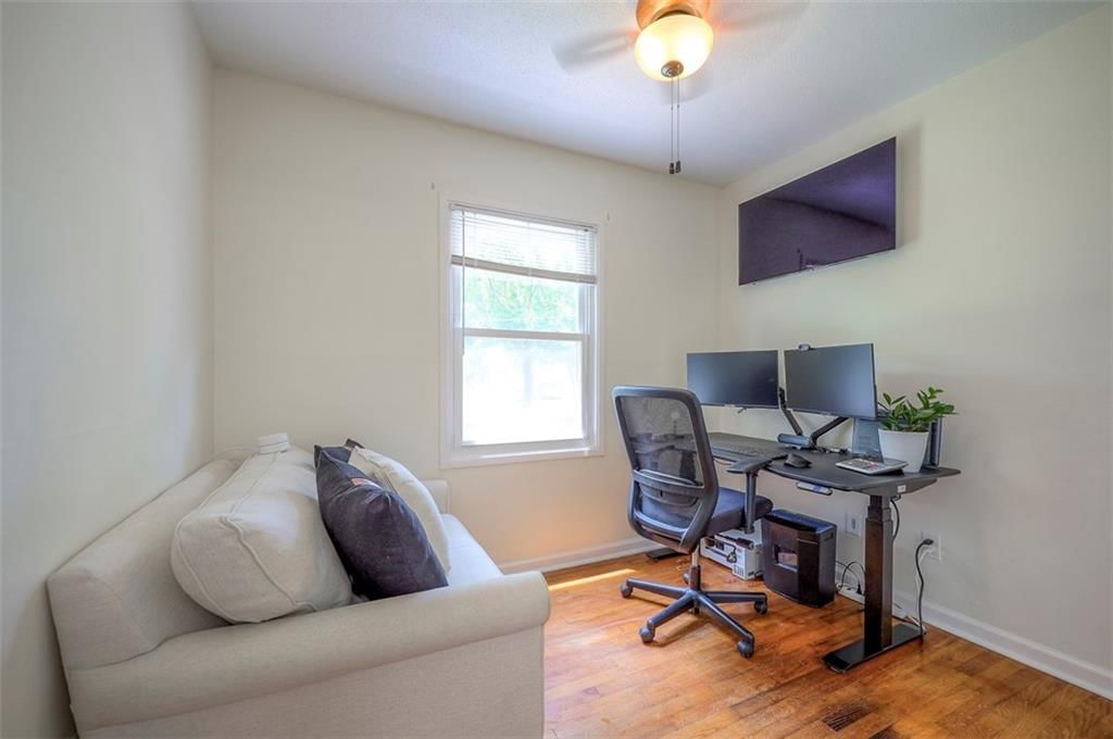 Photo 16 of 21 - 5815 W 70th Street