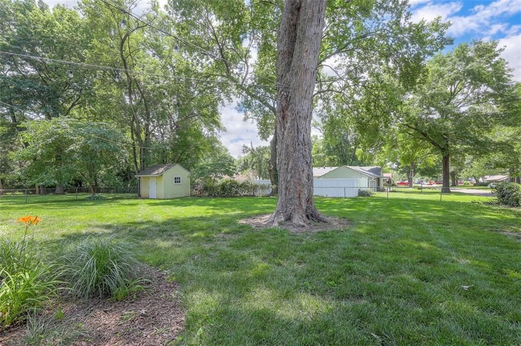 Photo 19 of 21 - 5815 W 70th Street