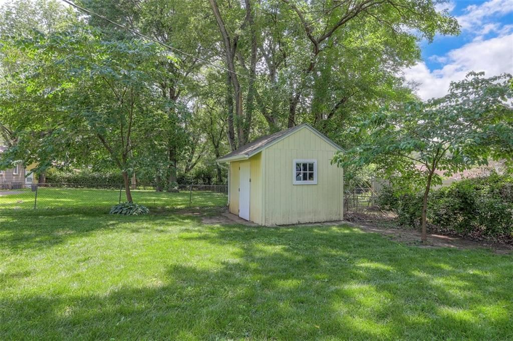Photo 20 of 21 - 5815 W 70th Street