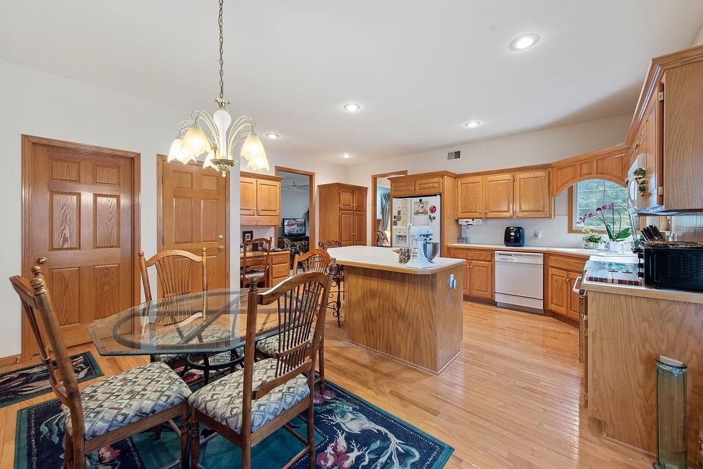 Photo 12 of 38 - 6710 Woodson Road