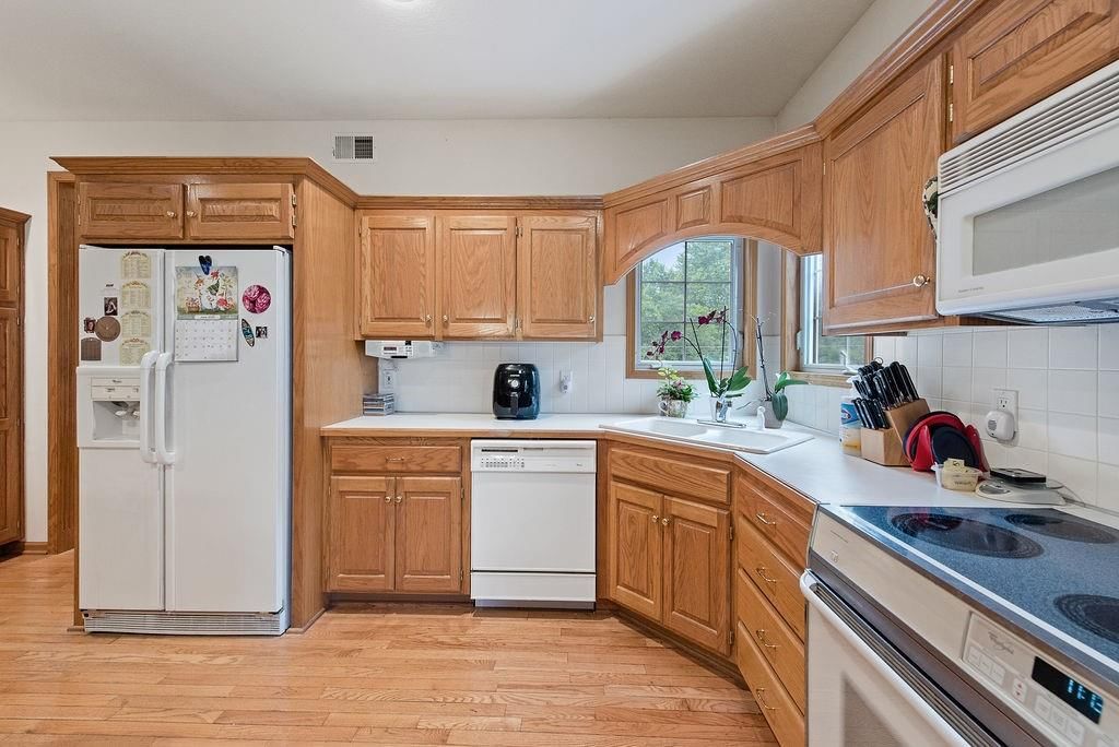 Photo 13 of 38 - 6710 Woodson Road