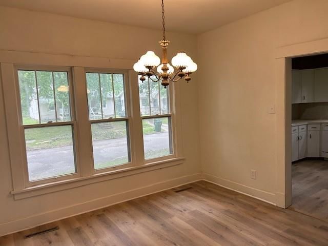 Photo 5 of 32 - 2823 Clark Avenue