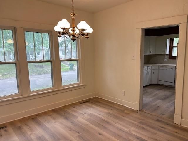 Photo 6 of 32 - 2823 Clark Avenue