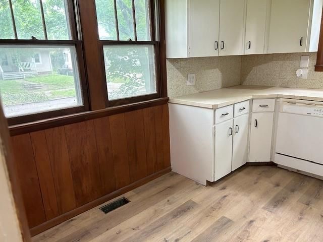 Photo 8 of 32 - 2823 Clark Avenue