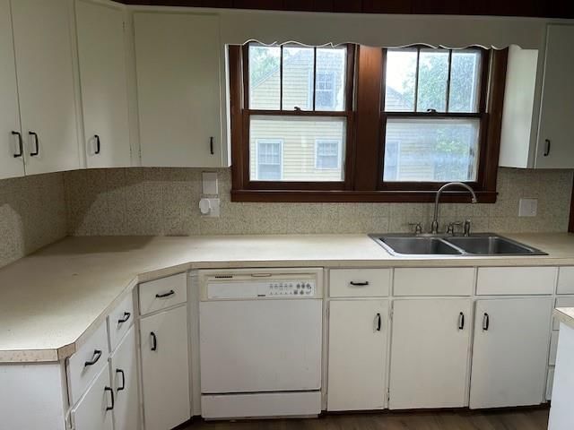 Photo 10 of 32 - 2823 Clark Avenue