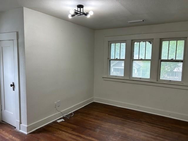 Photo 20 of 32 - 2823 Clark Avenue