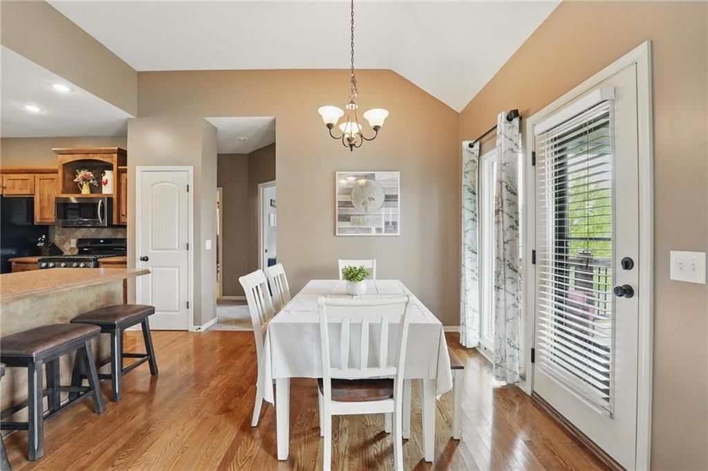 10136 N Wallace Avenue — photo 11