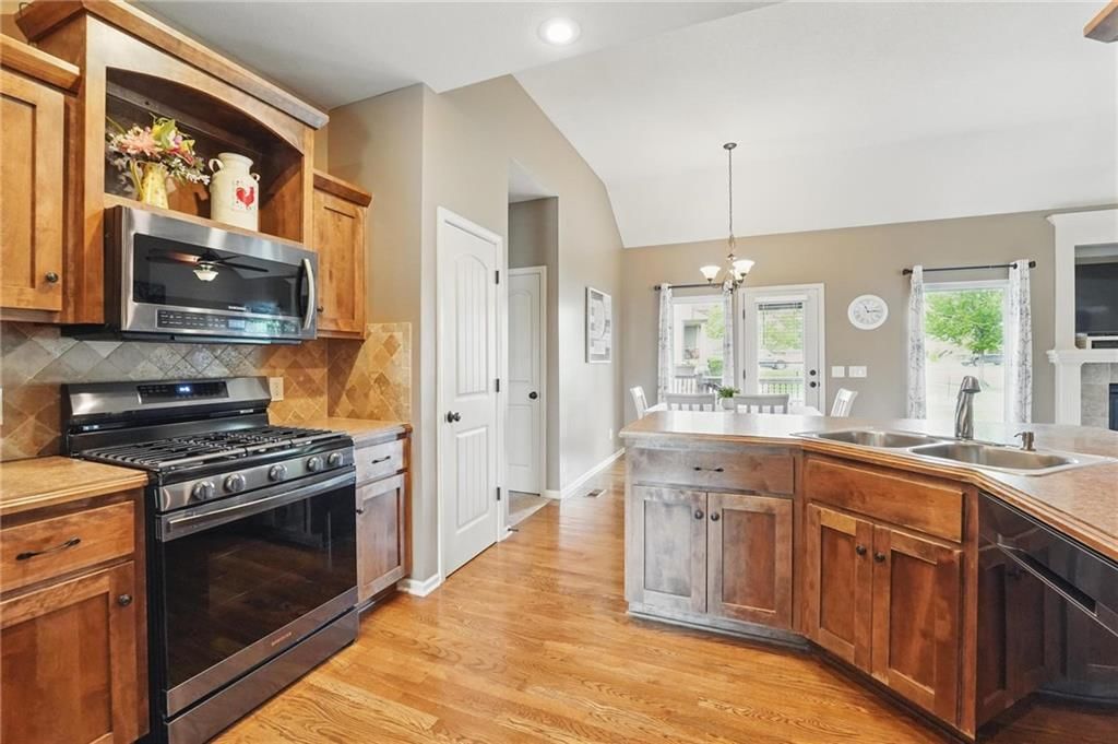 10136 N Wallace Avenue — photo 14