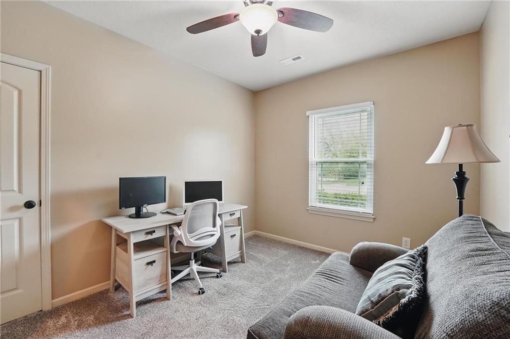 10136 N Wallace Avenue — photo 38