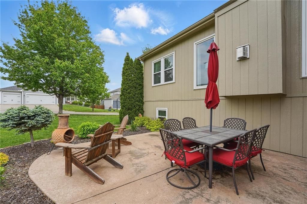 10136 N Wallace Avenue — photo 43