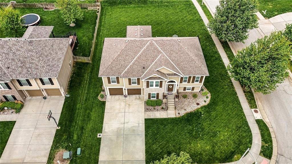 10136 N Wallace Avenue — photo 55