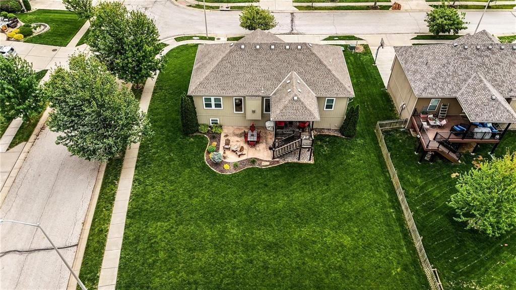 10136 N Wallace Avenue — photo 58