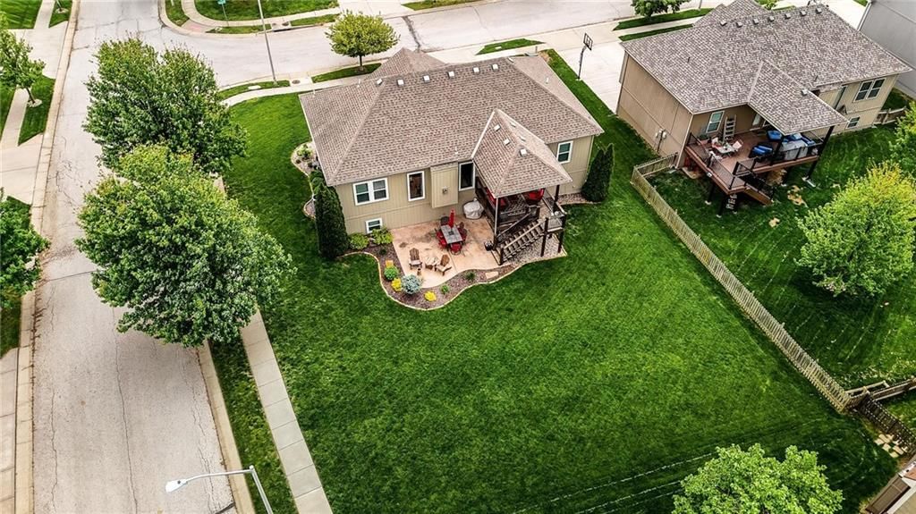 10136 N Wallace Avenue — photo 59