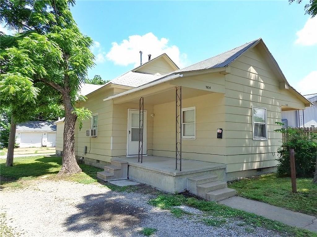 100 W Adams Street — photo 2