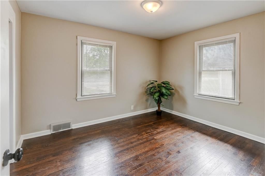 Photo 15 of 30 - 8604 E 79th Street