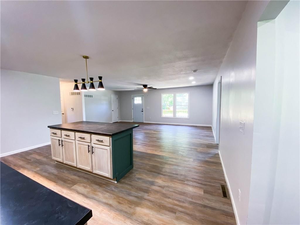 Photo 2 of 24 - 201 W Kelley Avenue