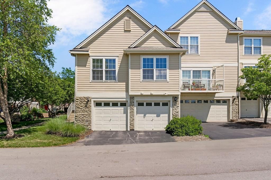 15820 Robinson Street — photo 1