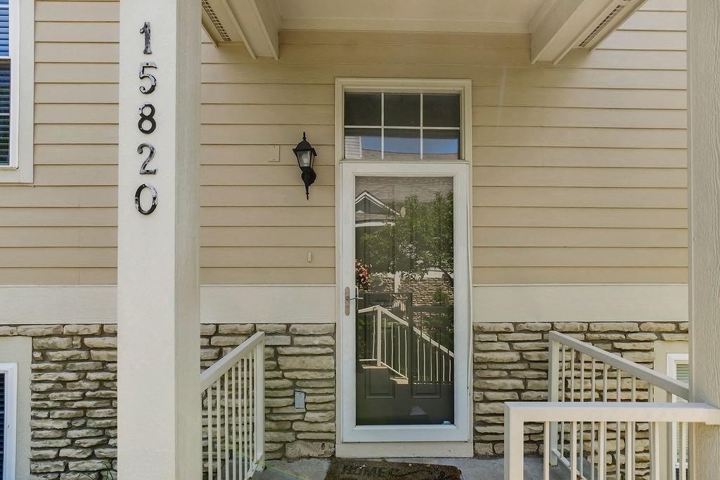 15820 Robinson Street — photo 2