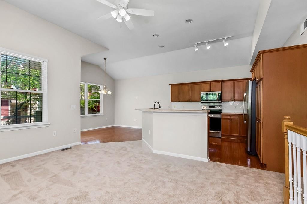 15820 Robinson Street — photo 4