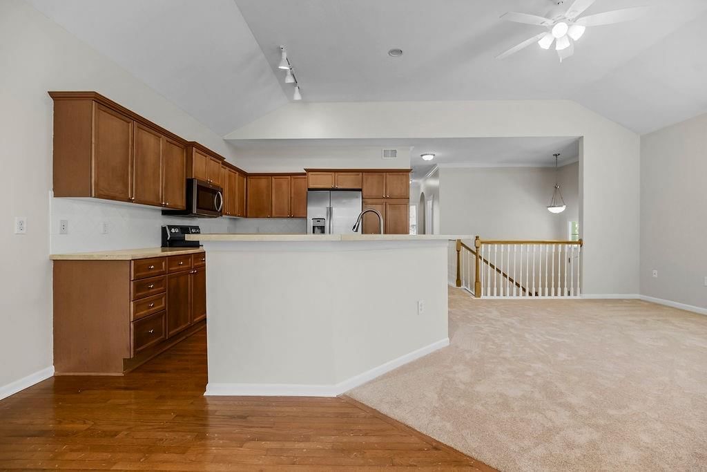 15820 Robinson Street — photo 6