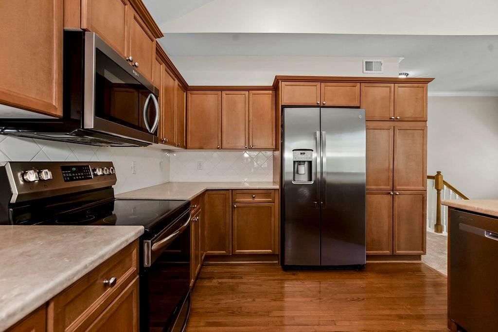 15820 Robinson Street — photo 8