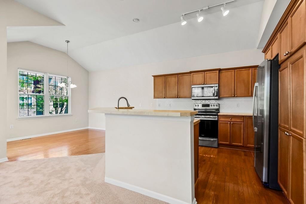 15820 Robinson Street — photo 10