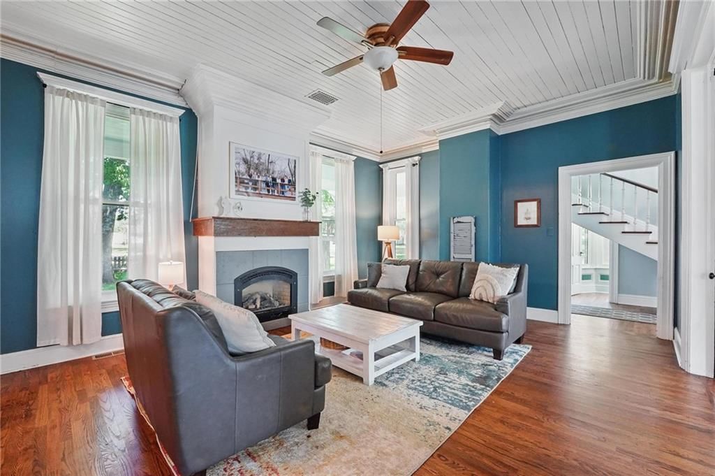 Photo 9 of 71 - 906 E Piankishaw Street