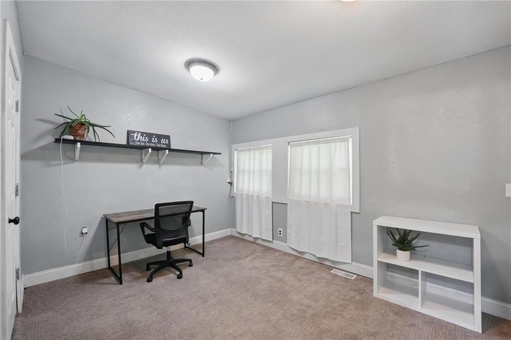 Photo 16 of 71 - 906 E Piankishaw Street