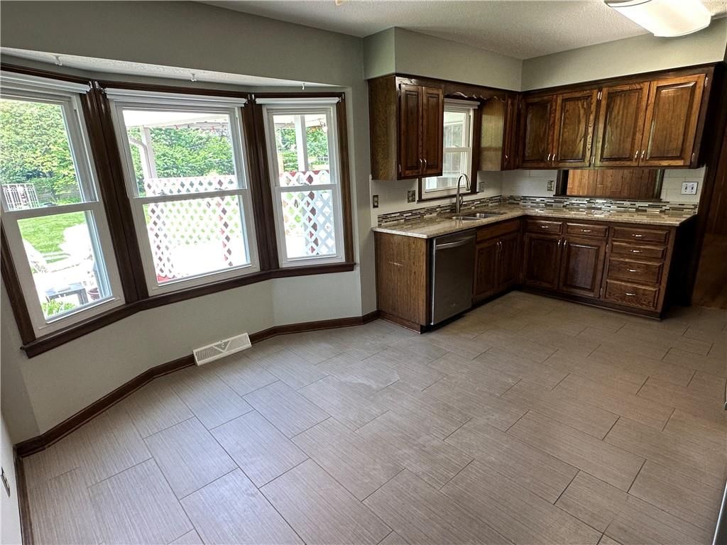 9820 Farley Lane — photo 10