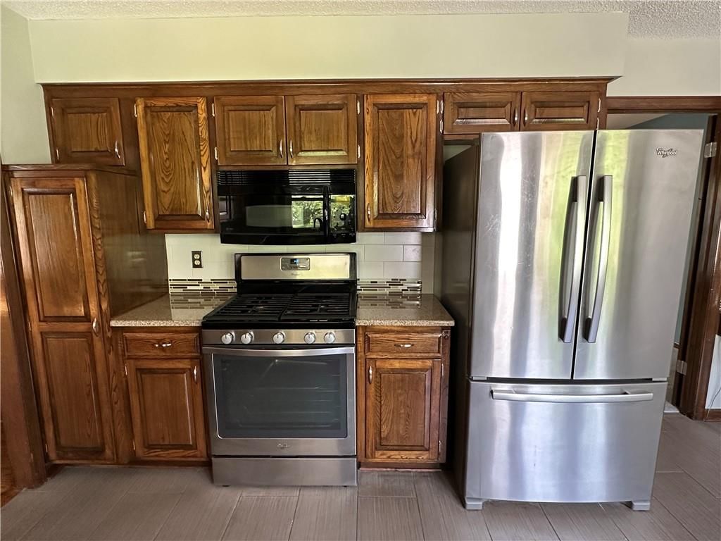 9820 Farley Lane — photo 12