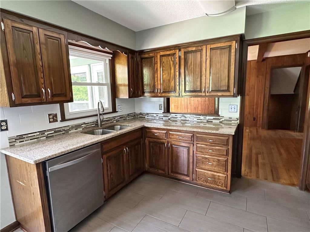 9820 Farley Lane — photo 13