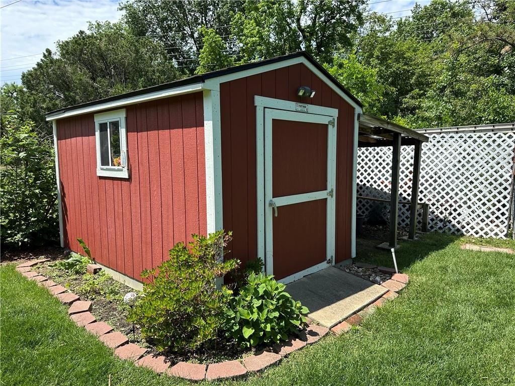 9820 Farley Lane — photo 46