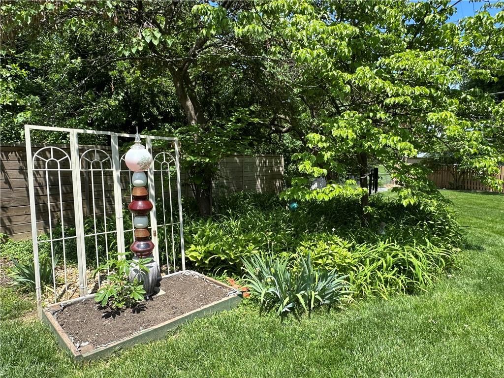 9820 Farley Lane — photo 47