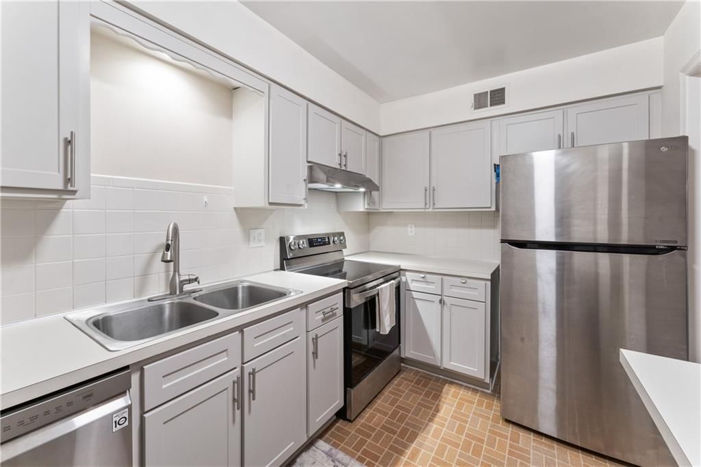 7616 W 59th Terrace — photo 9
