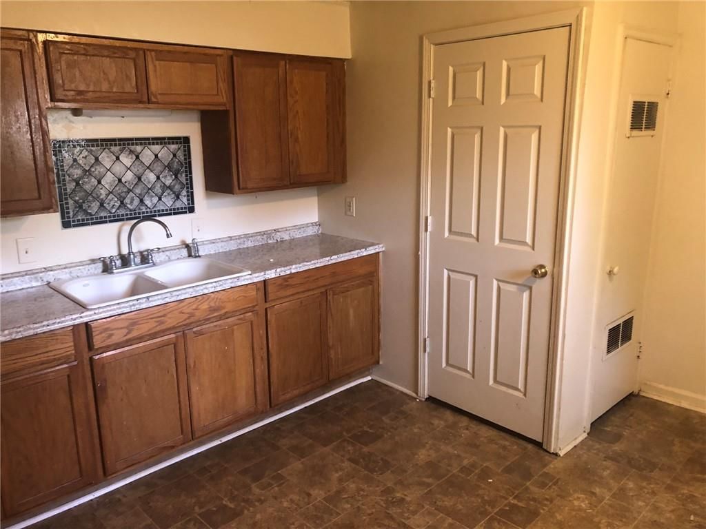 1313 S 45th Terrace — photo 12