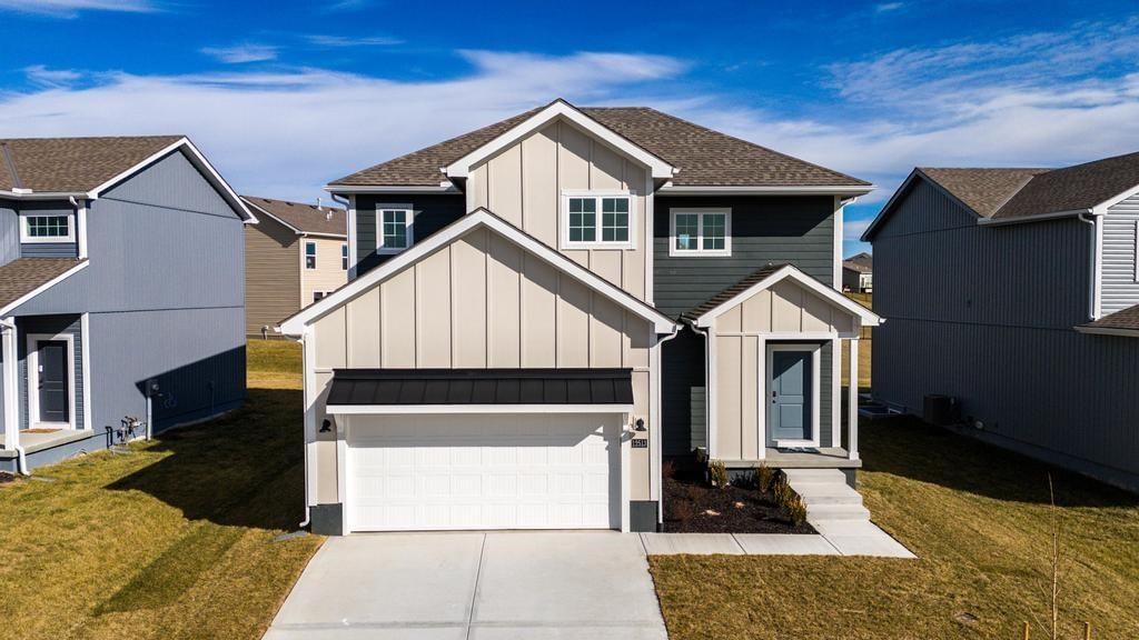 12513 S White Ash Lane, Lee's Summit, MO