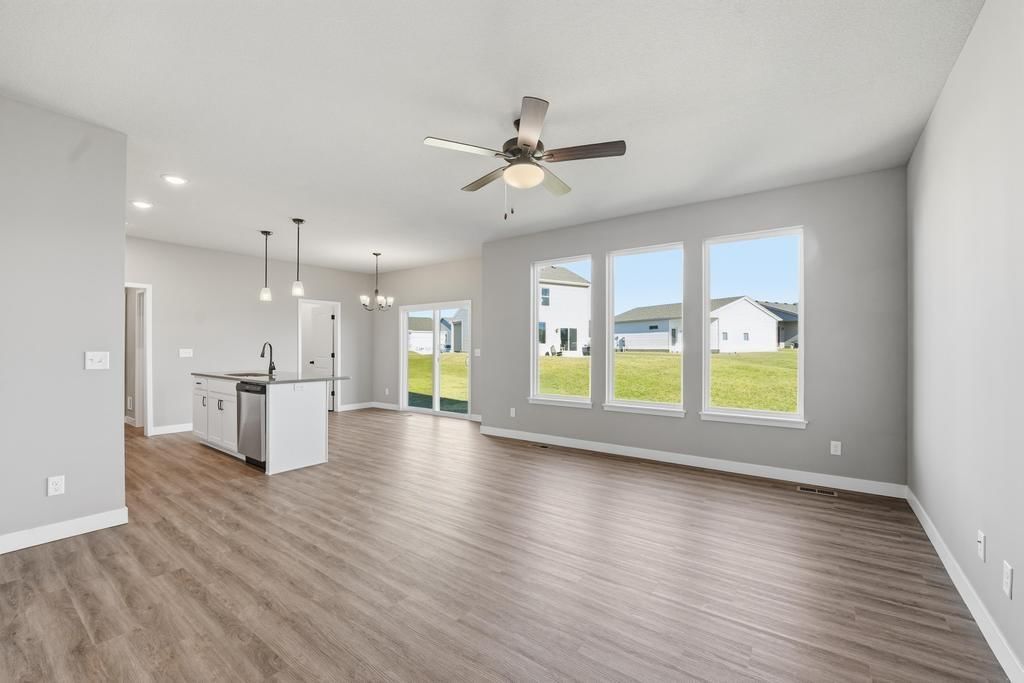 12513 S White Ash Lane — photo 2