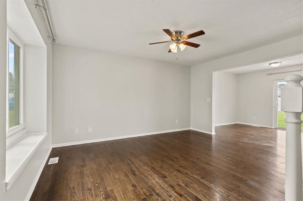 10118 E 220th Street — photo 2