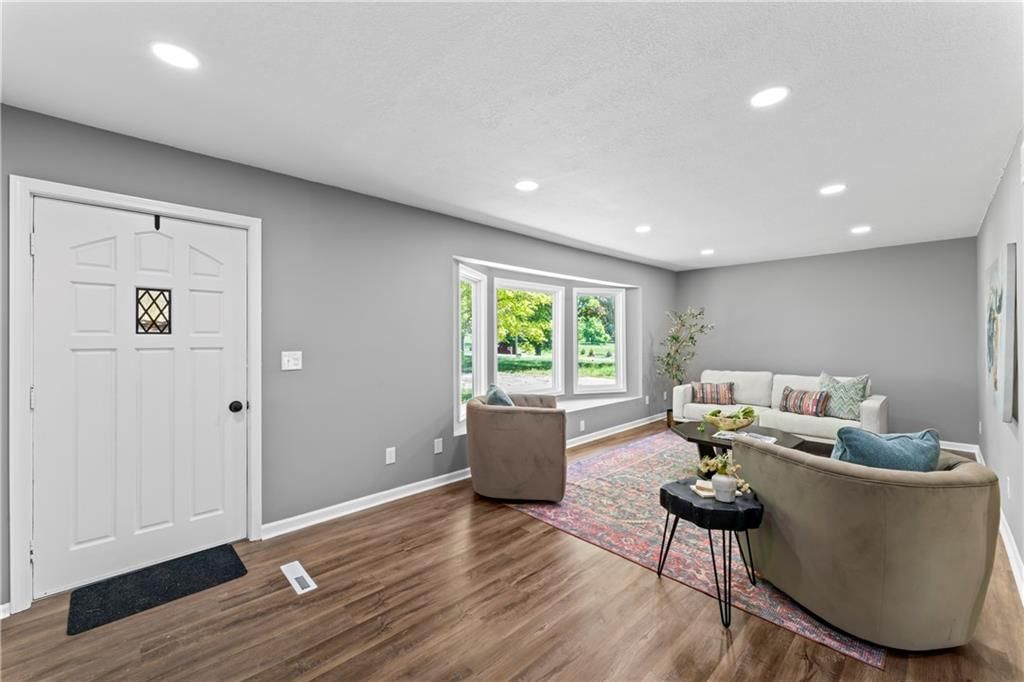 2081 Willow Lane — photo 3