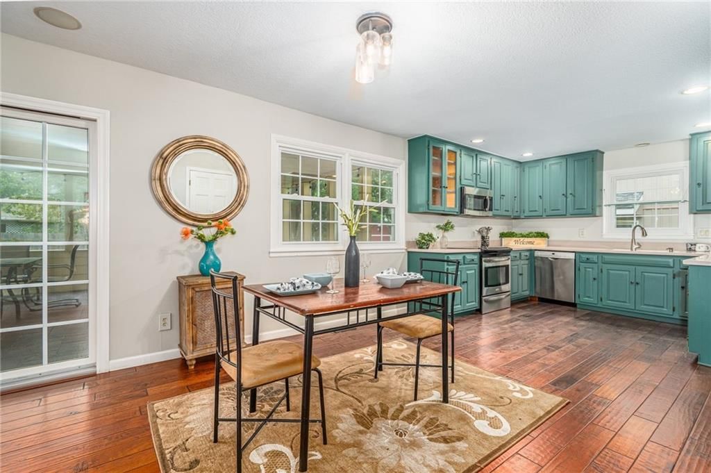 Photo 5 of 19 - 2708 Lawrence Avenue