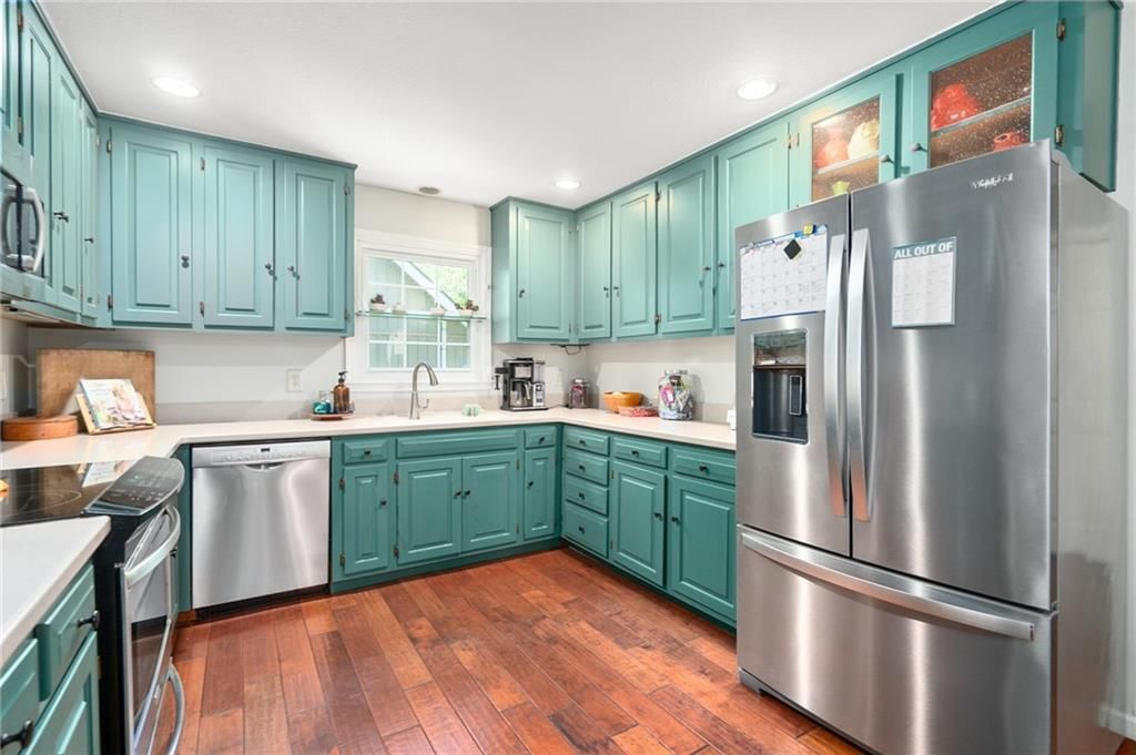 Photo 6 of 19 - 2708 Lawrence Avenue