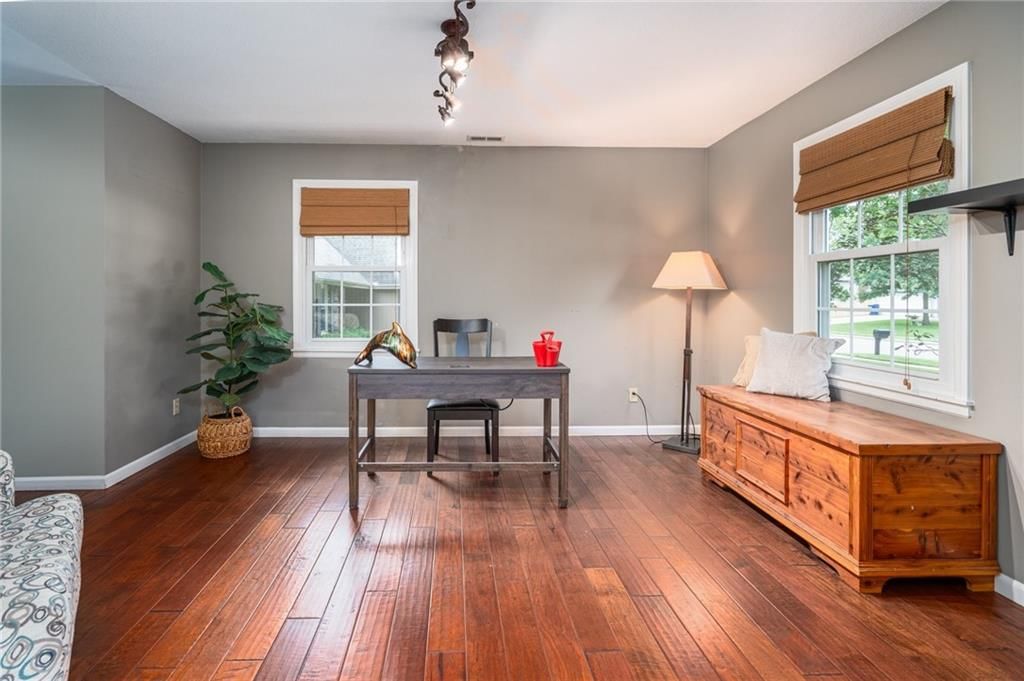 Photo 9 of 19 - 2708 Lawrence Avenue