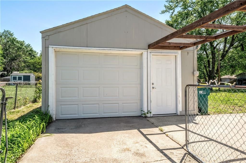 7041 Garnett Street — photo 10