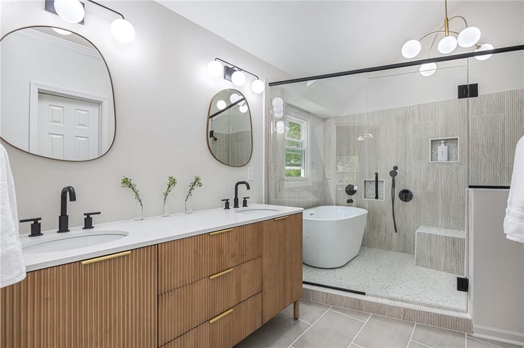1345 NE Foxwood Drive — photo 2