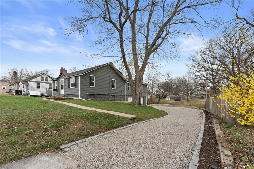 5318 N Indiana Avenue — photo 20