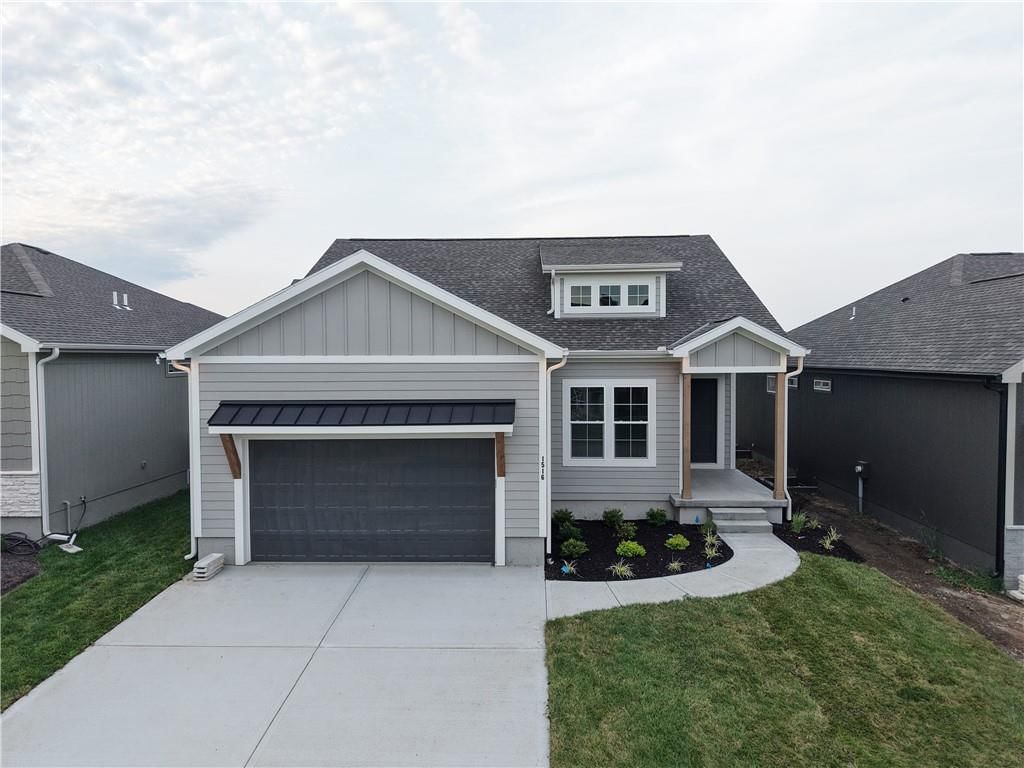 1516 SW Arborpark Terrace, Lee's Summit, MO