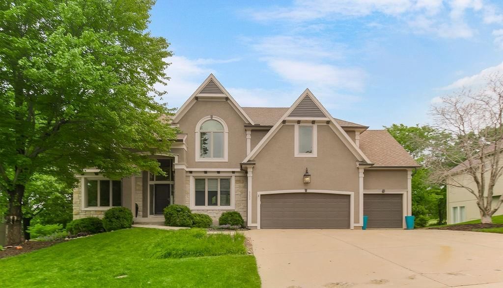 9233 Redbud Lane, Lenexa, KS