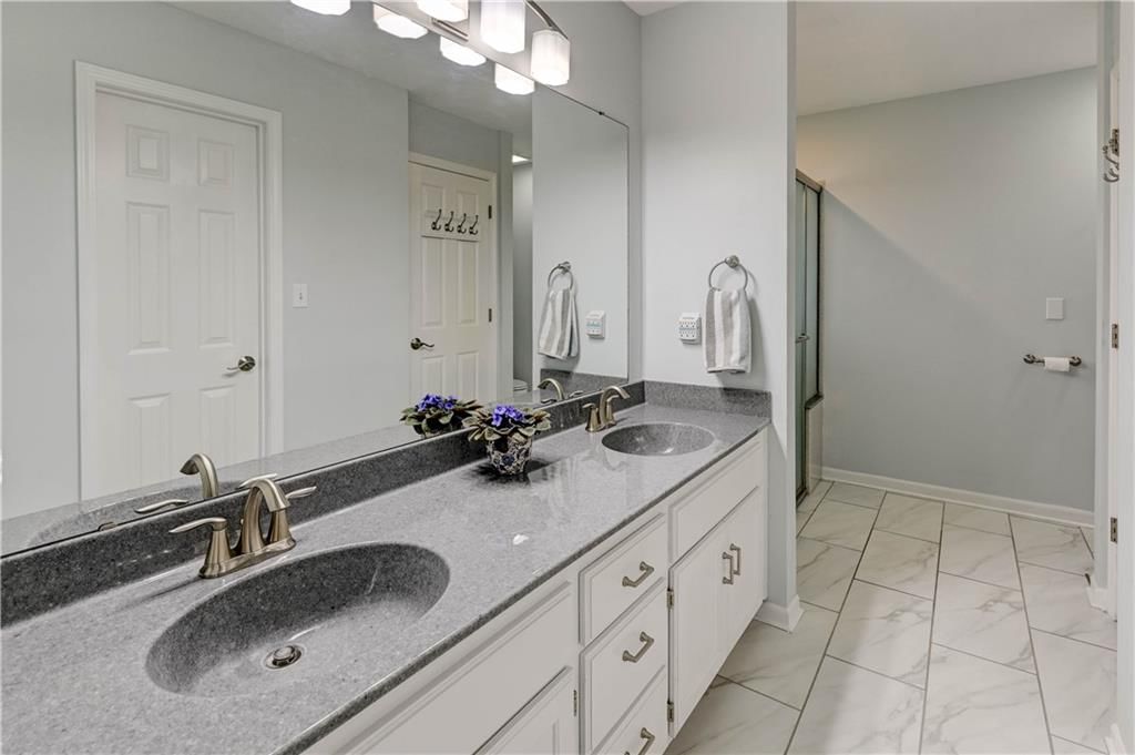 Photo 14 of 35 - 17700 157th Street