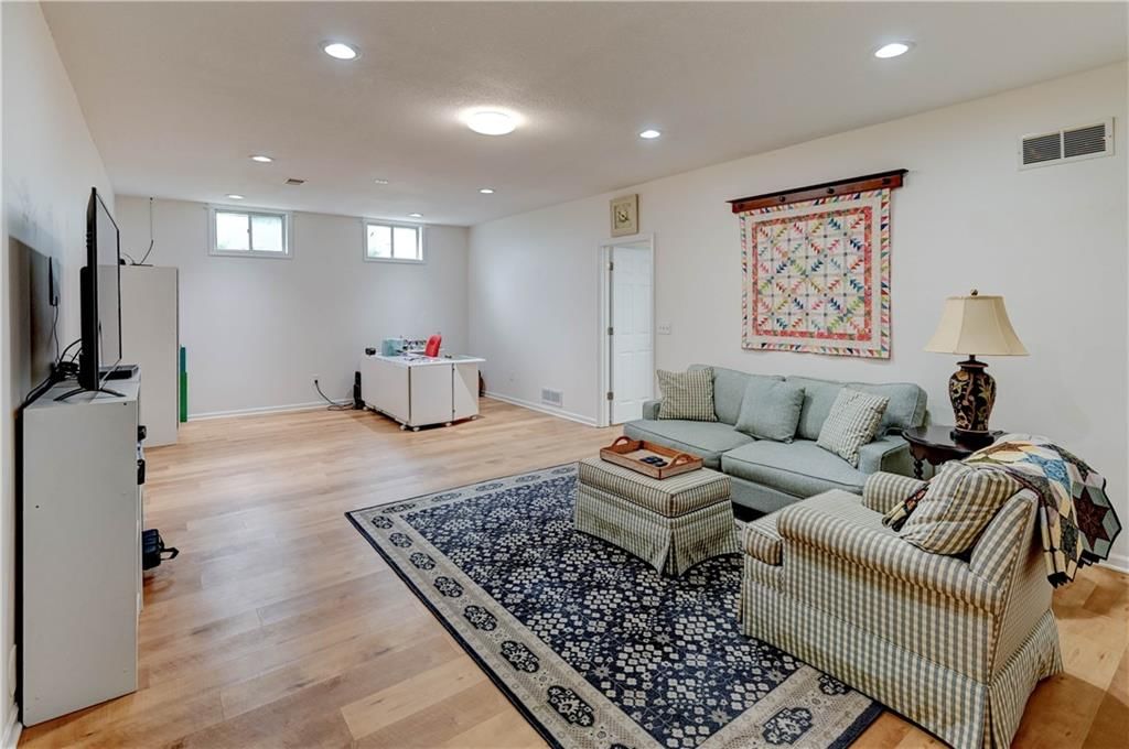 Photo 19 of 35 - 17700 157th Street