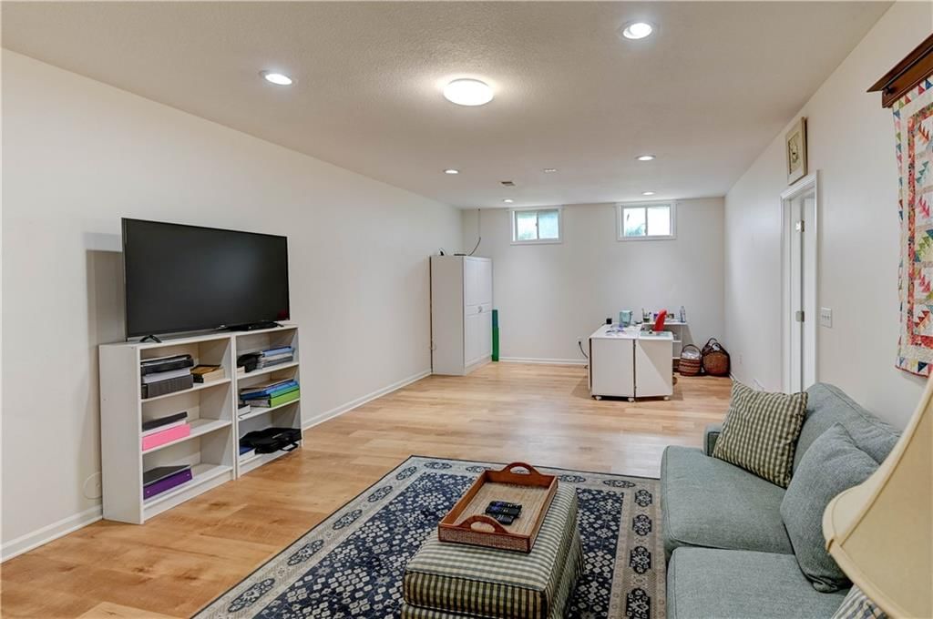 Photo 20 of 35 - 17700 157th Street